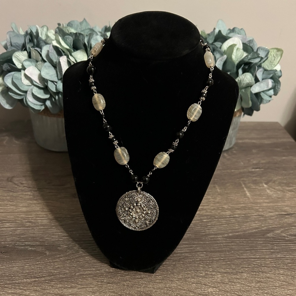 Elegant Silver Pendant Necklace